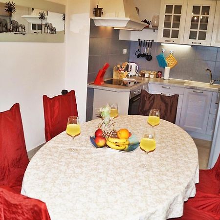 Apartments By The Sea Krilo Jesenice, Omis - 15145 Jesenice  Room photo