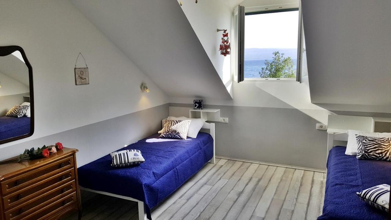 Apartments By The Sea Krilo Jesenice, Omis - 15145 Jesenice  Exterior photo