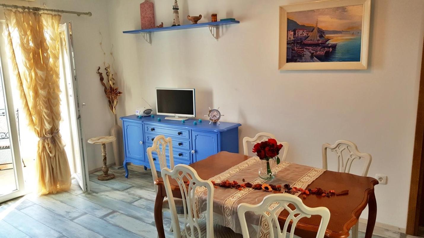 Apartments By The Sea Krilo Jesenice, Omis - 15145 Jesenice  Room photo