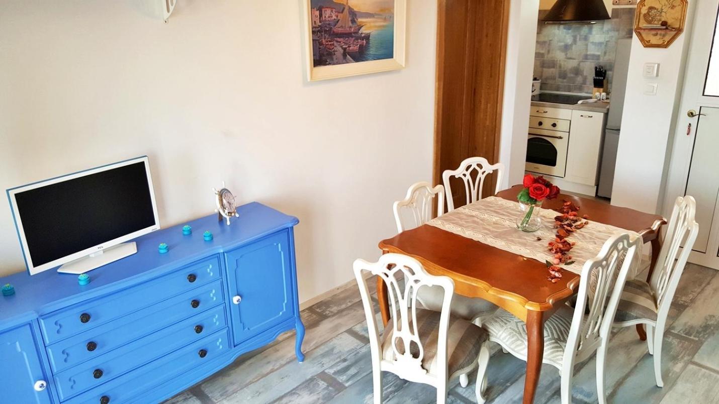 Apartments By The Sea Krilo Jesenice, Omis - 15145 Jesenice  Room photo